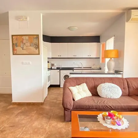 Lovely 2-bed Just 200 M From The Beach