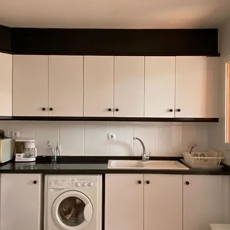 Apartment Lovely 2-bed Just 200 M From The Beach