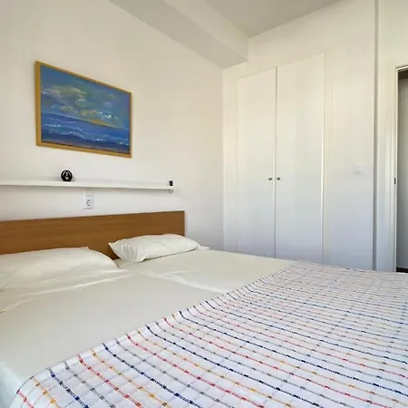 Lovely 2-bed Just 200 M From The Beach Denia